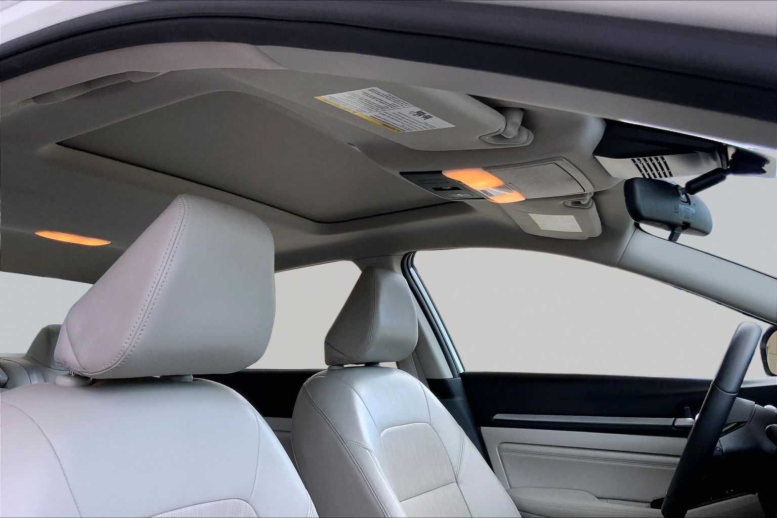 Used 2022 Pearl White Tricoat Nissan 2.5 SL image 14