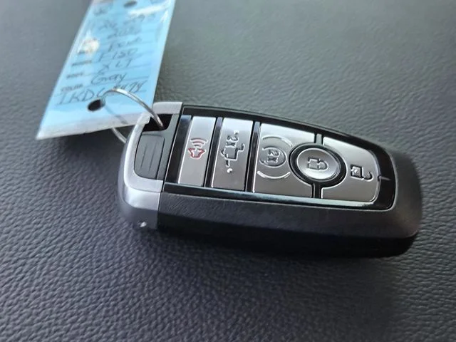 New 2026 Carbonized Gray Metallic Ford XLT image 26