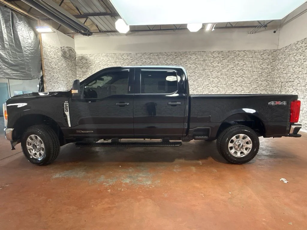 Used 2023 Agate Black Metallic Ford XLT image 4