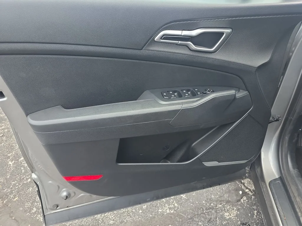 2025 Kia Sportage LX - Photo 12