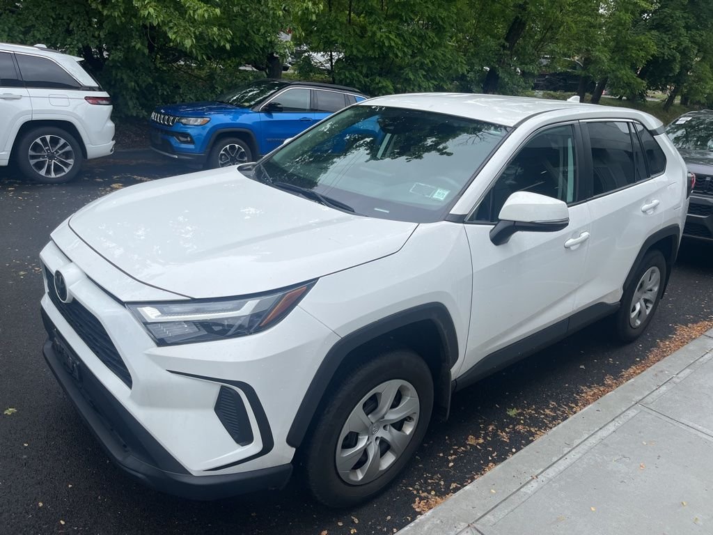 2023 Toyota RAV4 LE AWD's photo