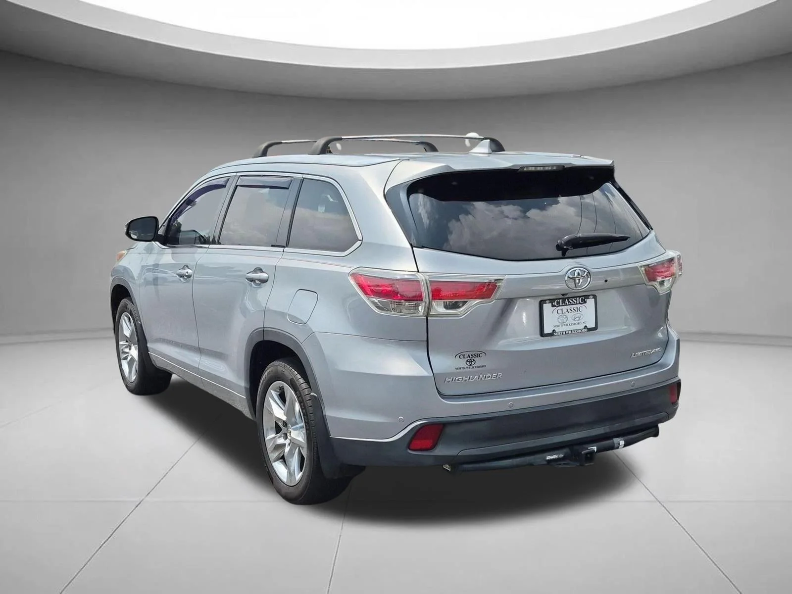 Used 2014 Silver Sky Metallic Toyota Limited image 3