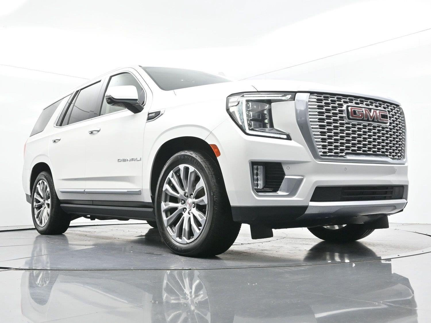Used 2021 WHITE FROST TRICOAT GMC Denali image 48