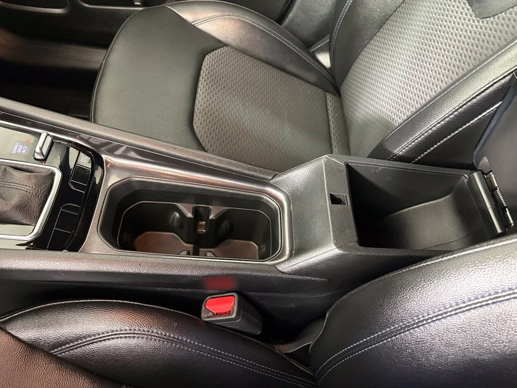 Used 2024 White Jeep Latitude image 29