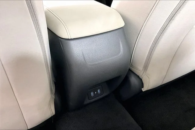 Used 2026 Black Hyundai SEL Sport image 9