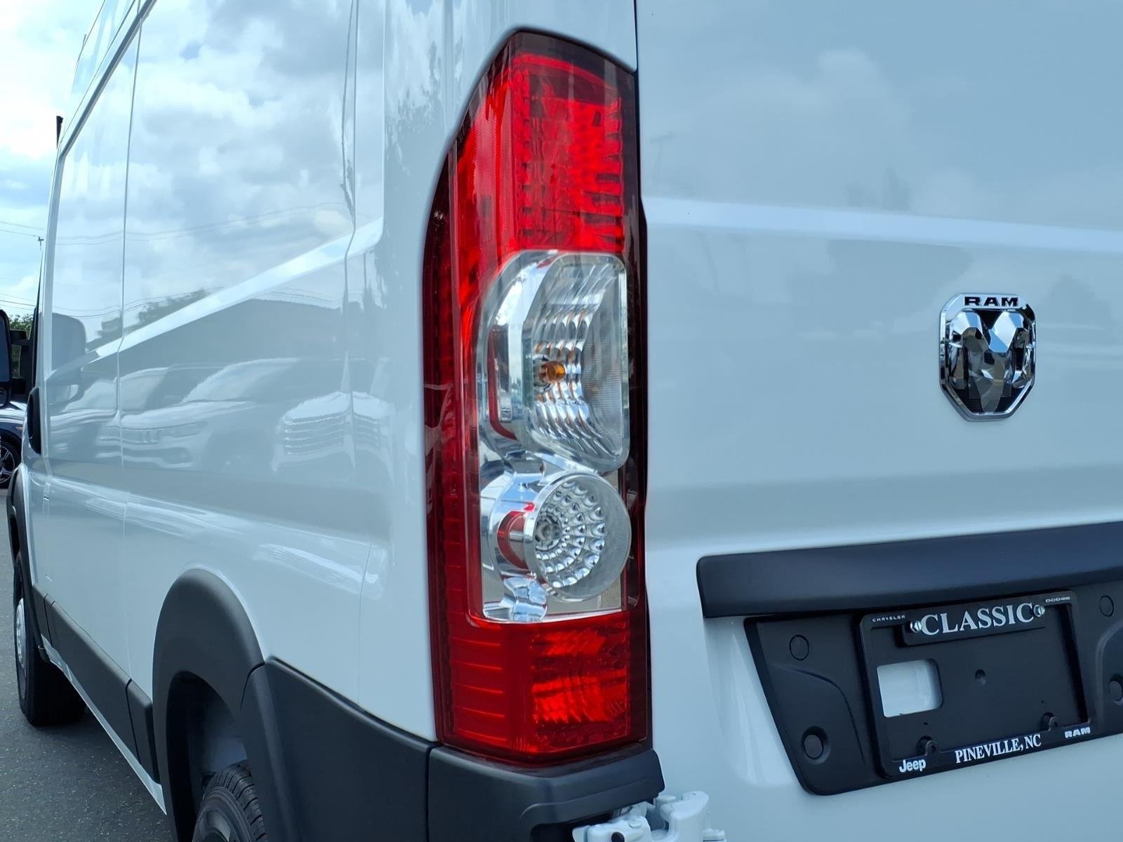 New 2026 Bright White Clear-Coat Exterior Paint RAM Tradesman image 17
