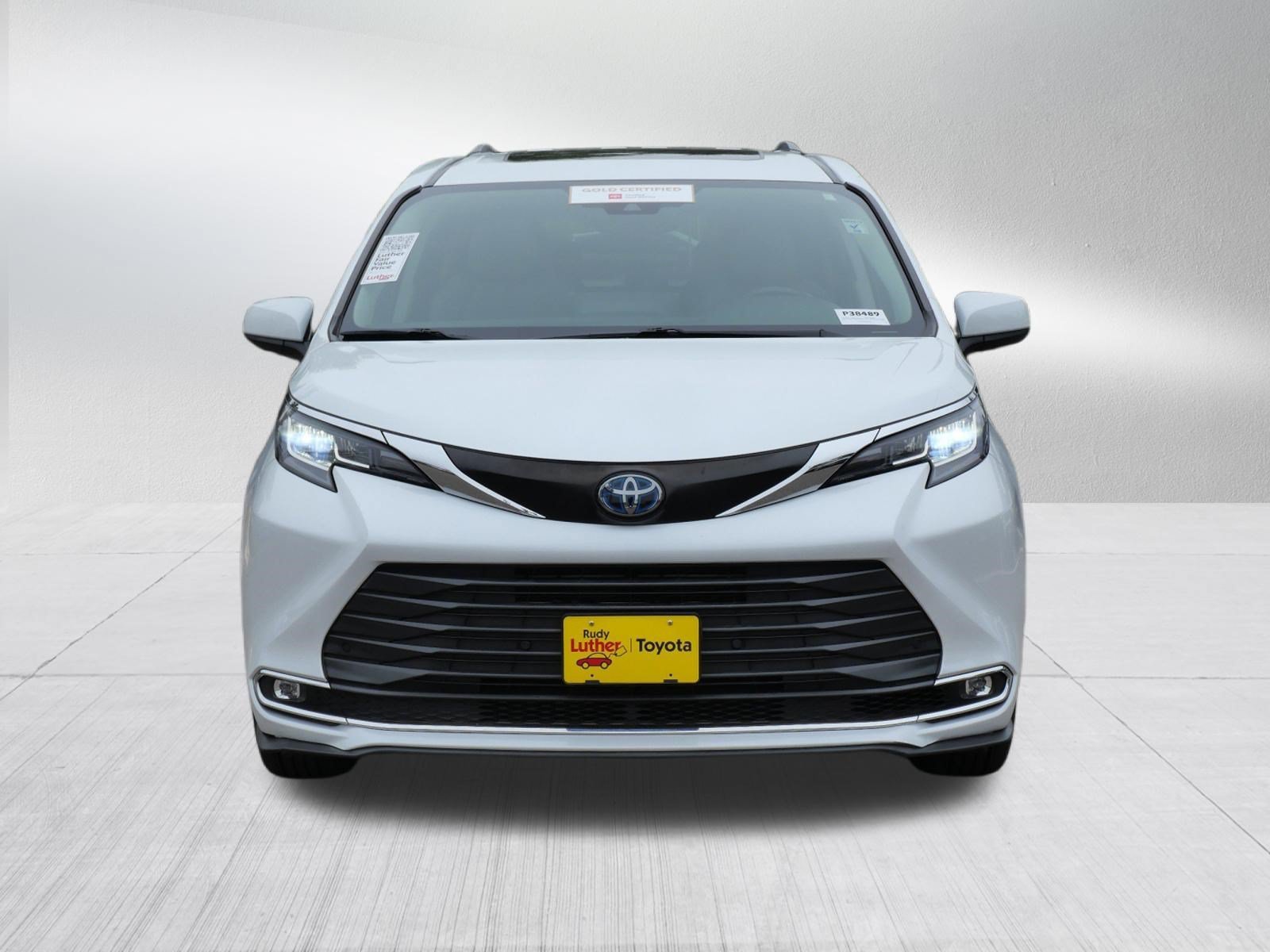 Certified 2022 Toyota Sienna XLE with VIN 5TDYSKFC3NS061504 for sale in Golden Valley, Minnesota