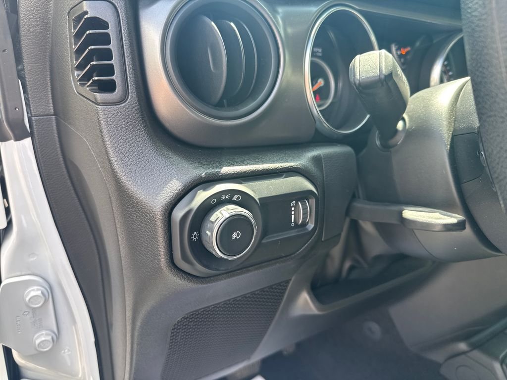 Used 2023 White Jeep Sport image 18
