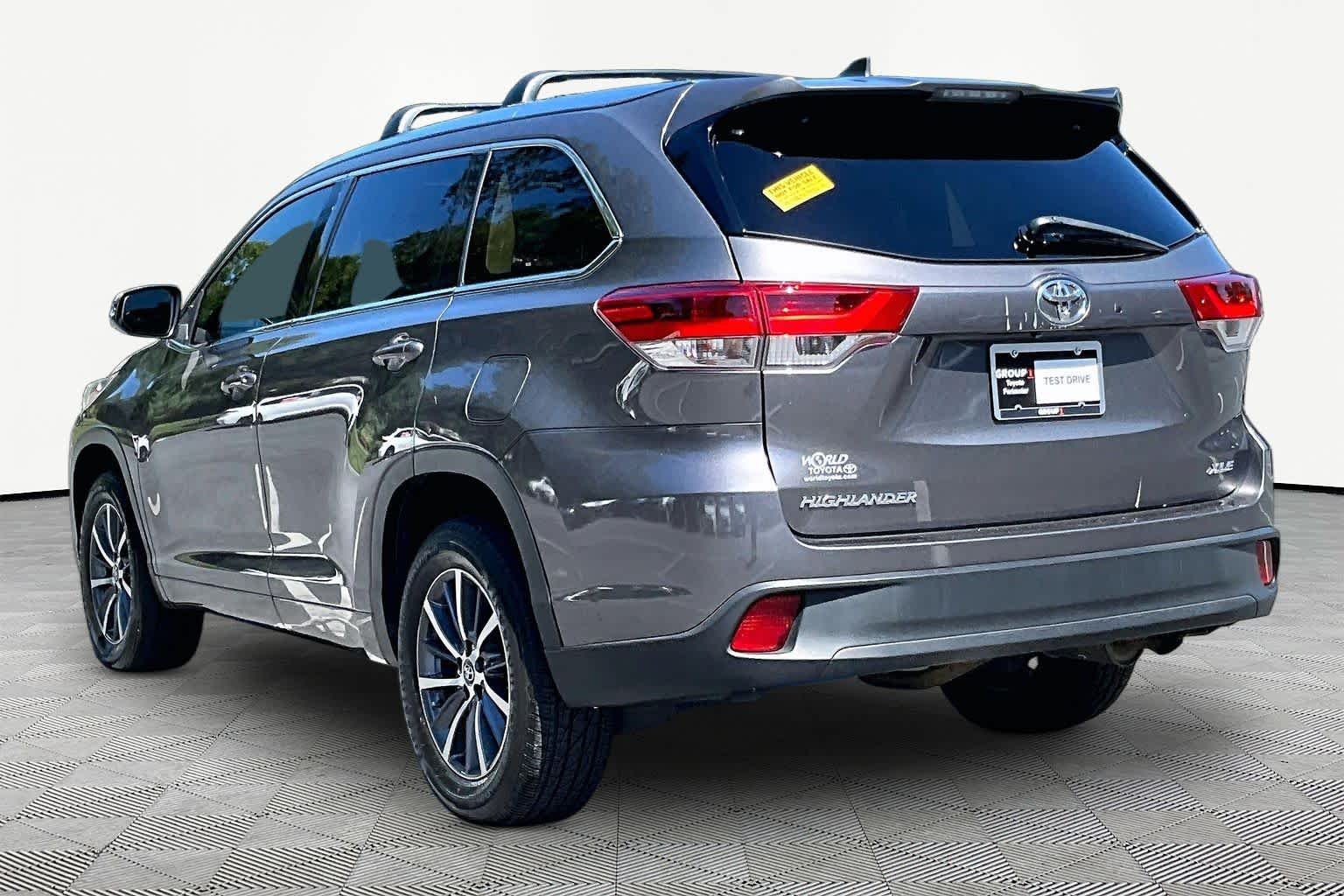 Used 2018 Predawn Gray Mica Toyota XLE image 12