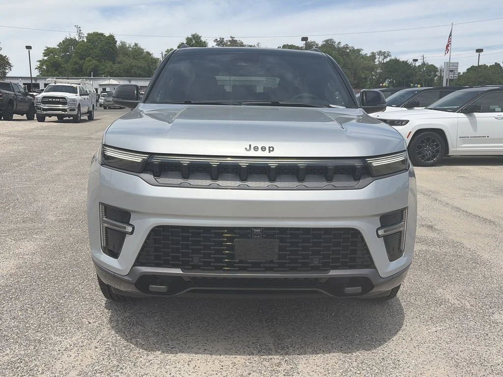 New 2026 Silver-Zynith Exterior Paint Jeep Upland image 9
