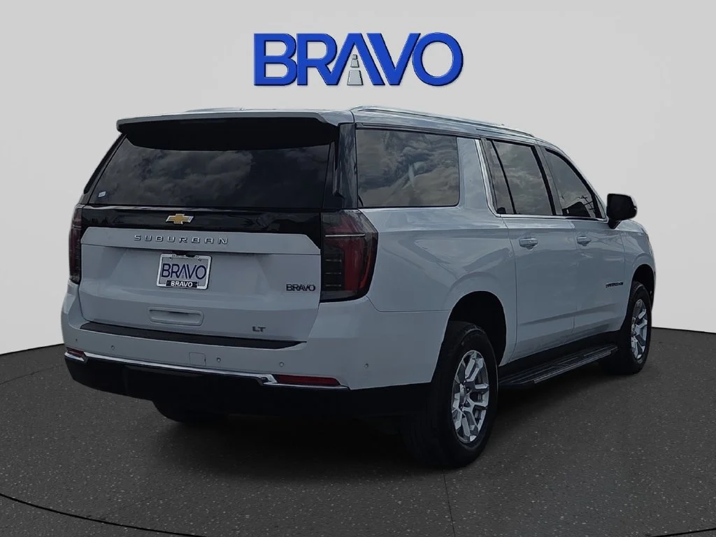 Used 2025 Summit White Chevrolet LT image 4