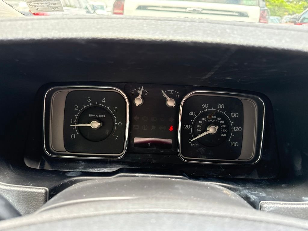 Used 2008 White Lincoln Base image 8