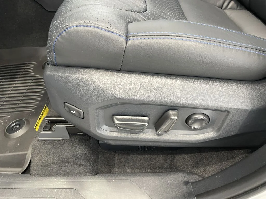 New 2026 Wind Chill Pearl Toyota Platinum image 18