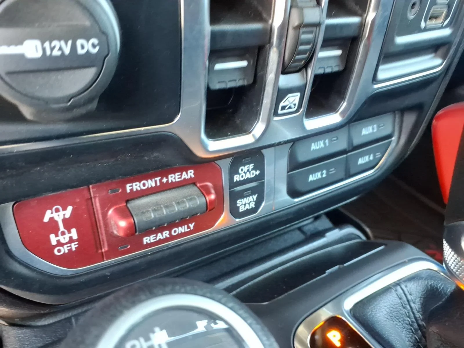 Used 2024 Hydro Blue Pearlcoat Jeep Rubicon image 9