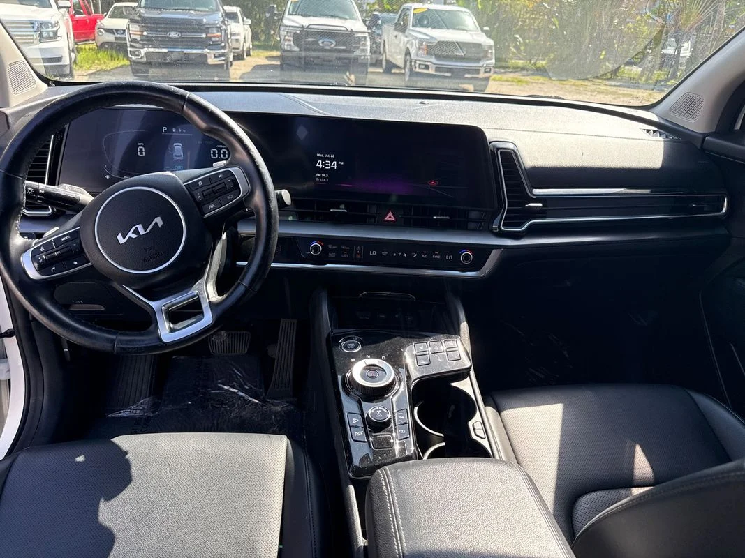 Used 2023  Kia EX image 17
