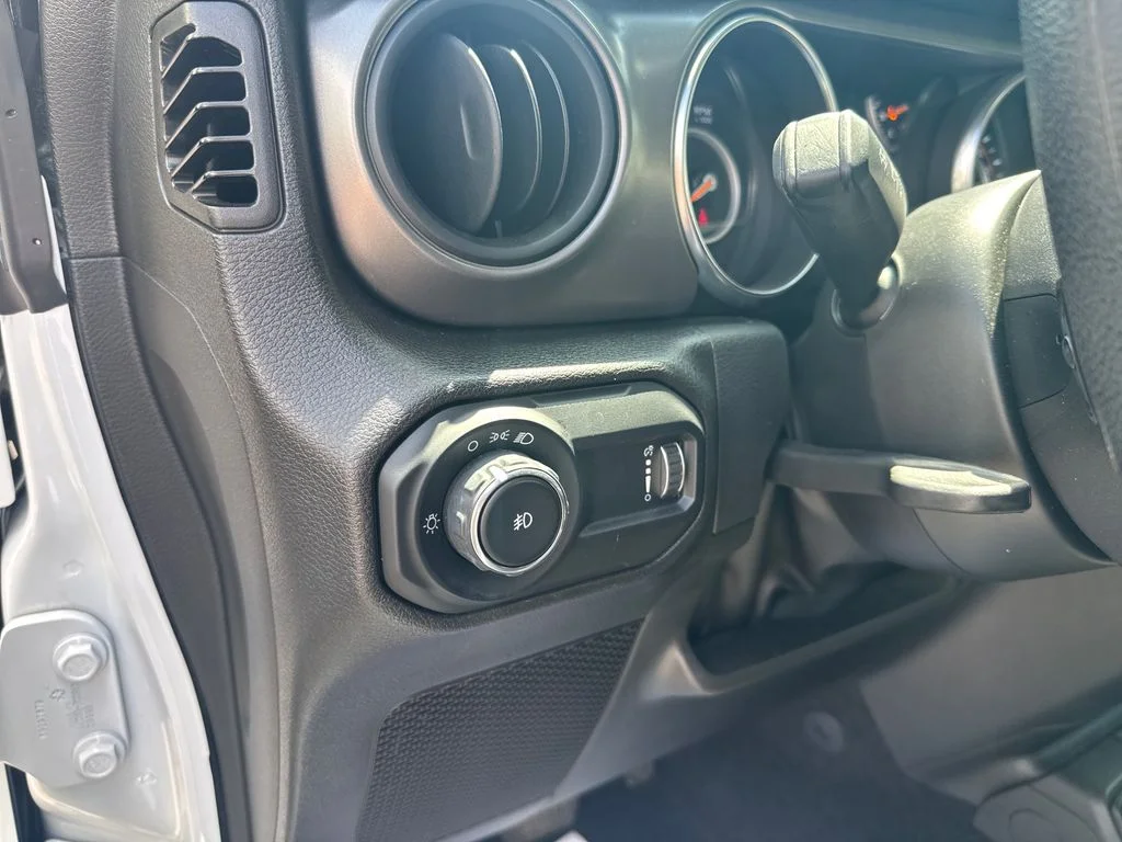 Used 2023 White Jeep Sport image 18