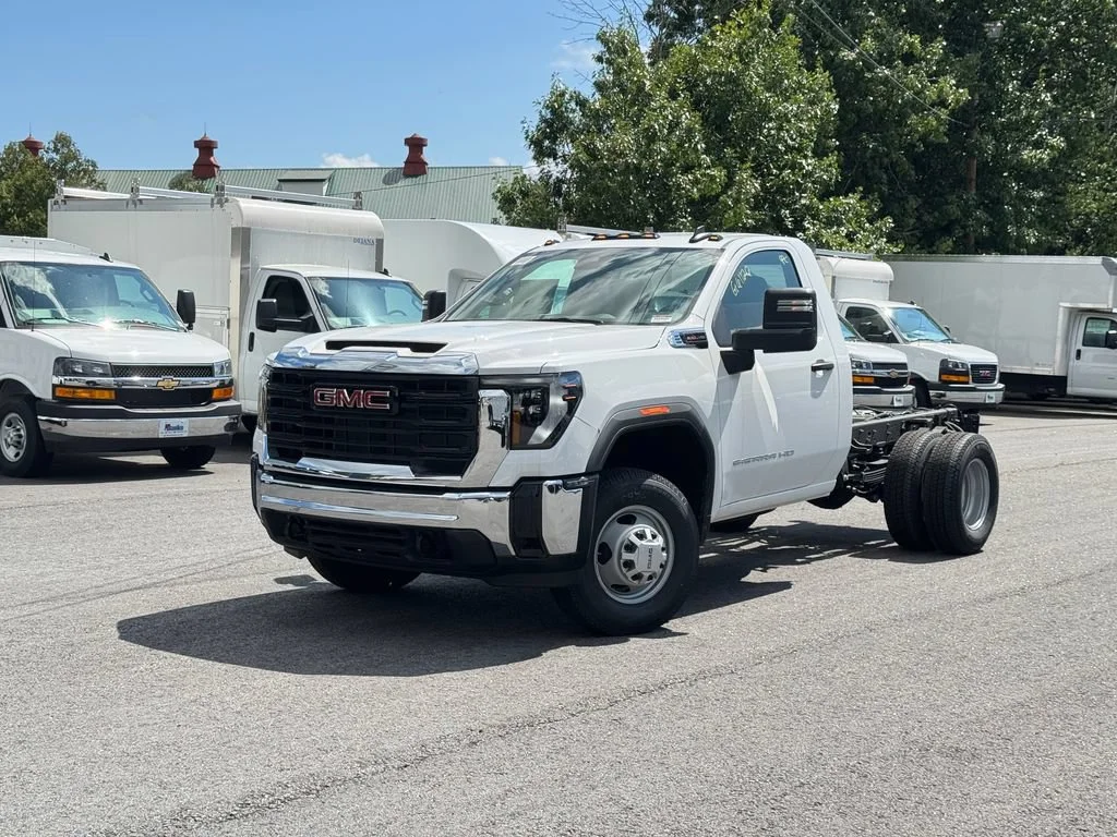 New 2026 Summit White GMC Pro image 2