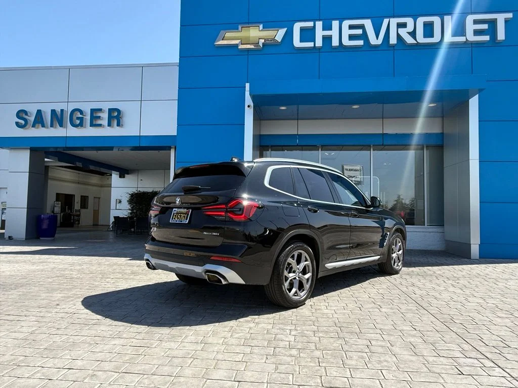 Used 2022 Black BMW sDrive30i image 8