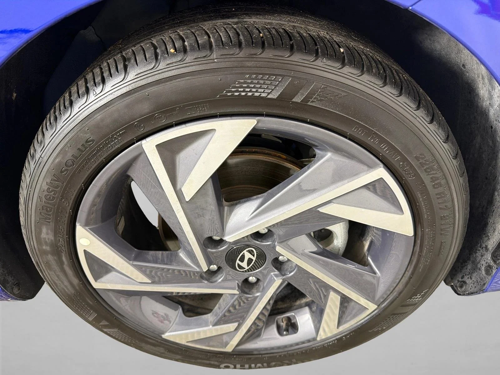 Used 2025 Gray Hyundai SEL Sport image 12