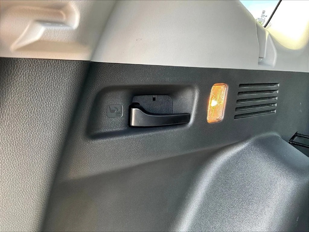 Used 2022 White Honda EX-L image 37