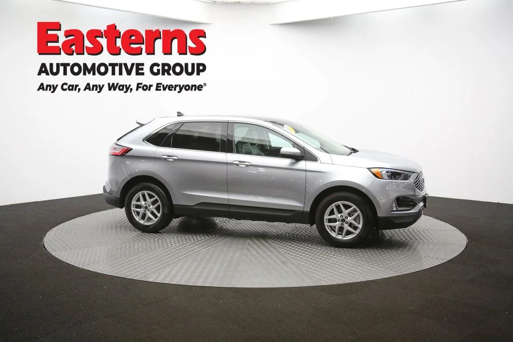 Used 2023 Silver Ford SEL image 43