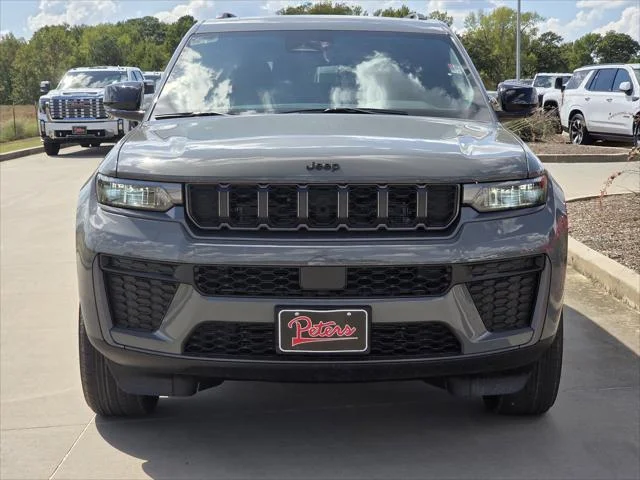 New 2027 Sting-Gray Clear-Coat Paint Jeep Laredo Altitude image 2