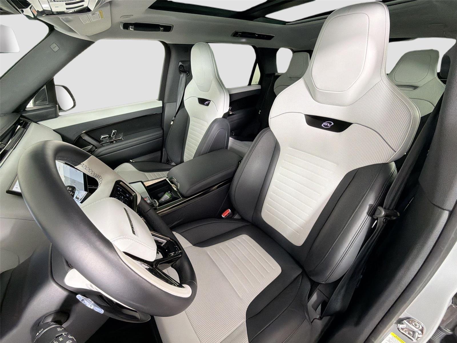 Used 2025 Marl Grey in Gloss finish Land Rover SV Edition Two image 19
