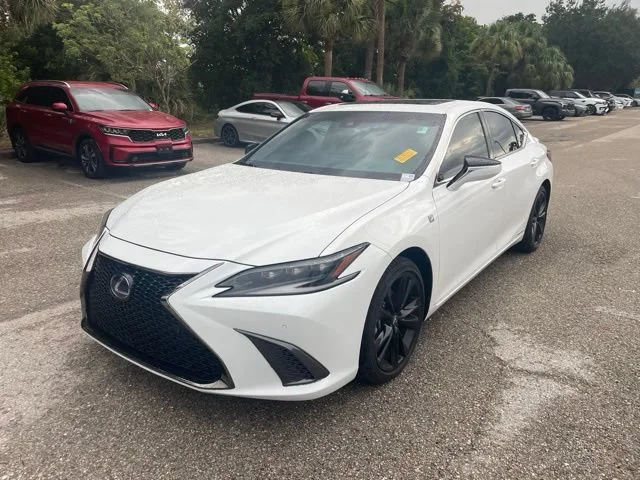 Used 2022 Ultra White Lexus ES 300h F SPORT image 5
