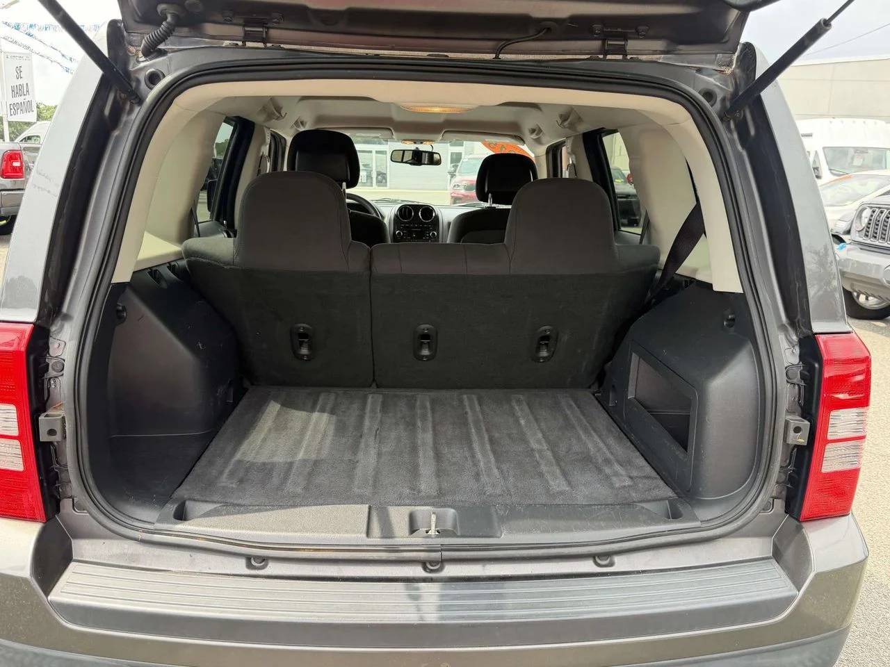 Used 2015 Granite Crystal Metallic Clearcoat Jeep Latitude image 14
