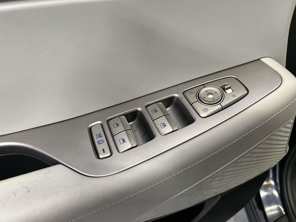 Used 2024 White Hyundai SEL image 16