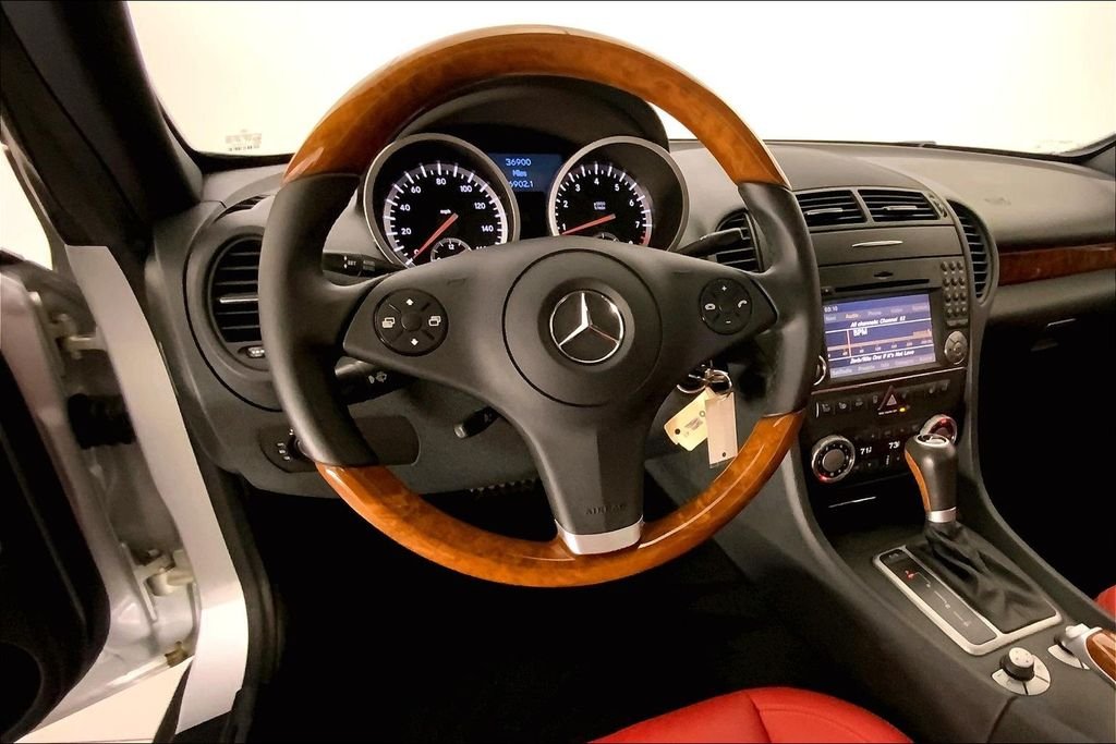 Used 2010  Mercedes-Benz SLK 350 image 4