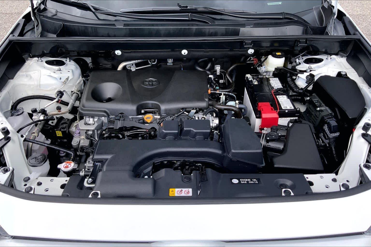 Used 2025 Ice Cap Toyota LE image 31