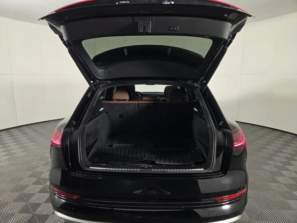 Used 2022 Brilliant Black Audi Premium image 25