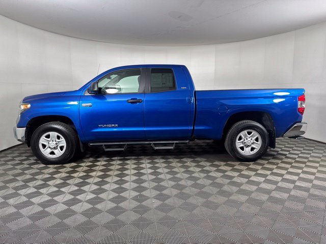Used 2018 Blue Toyota SR5 image 7