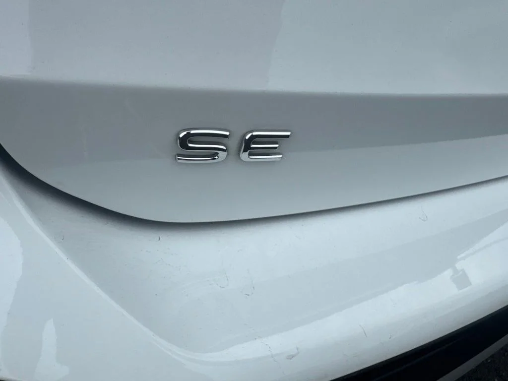 Used 2025 White Volkswagen 1.5T SE image 8
