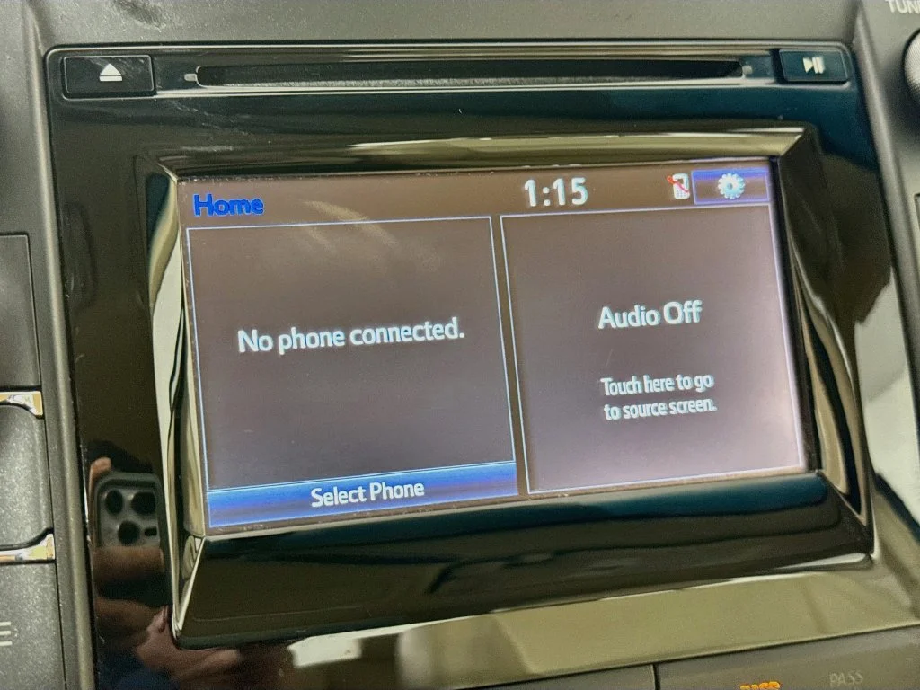 Used 2015 White Toyota XLE image 15