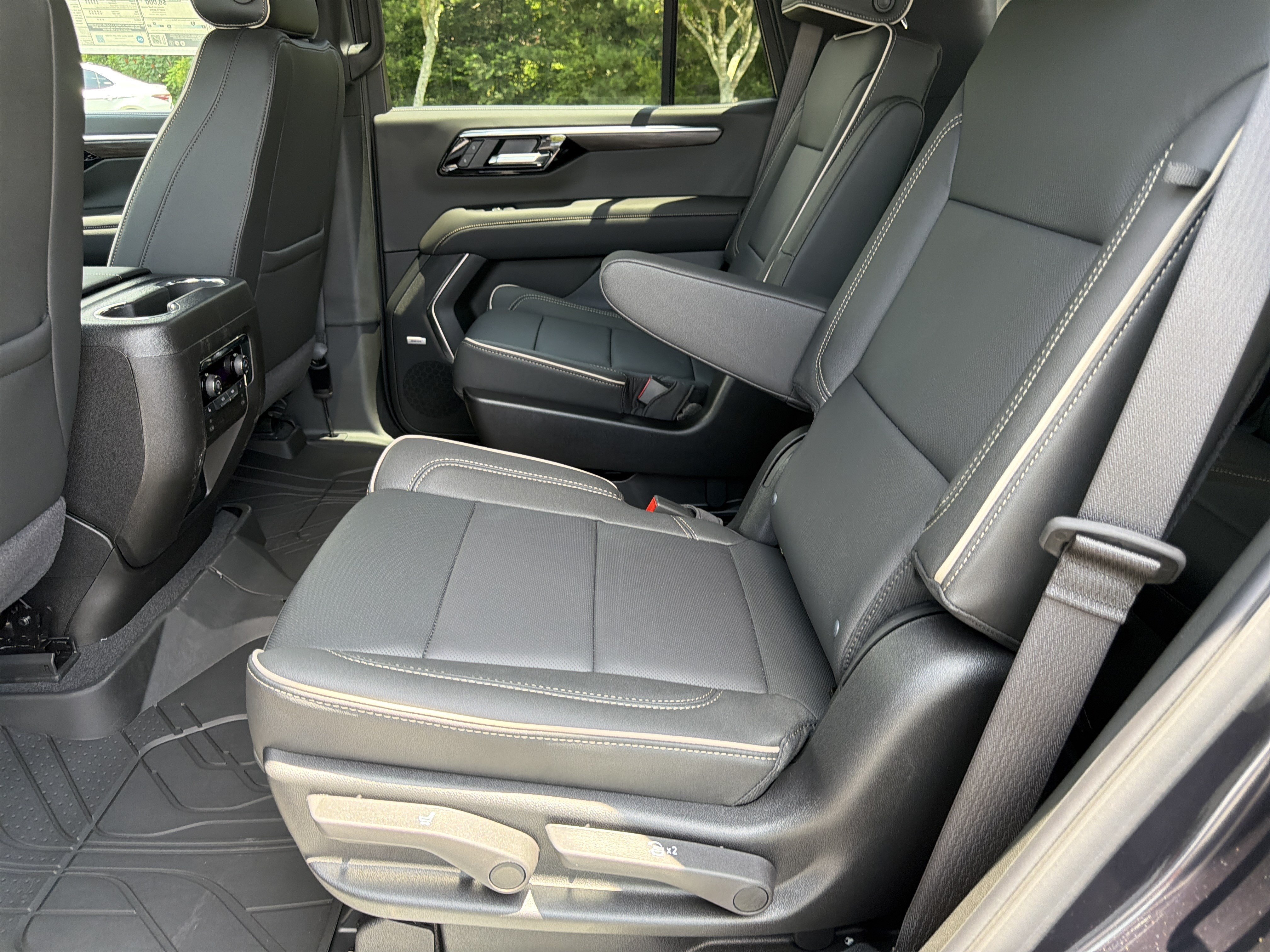 New 2026 Dark Ash Metallic Chevrolet Premier image 22