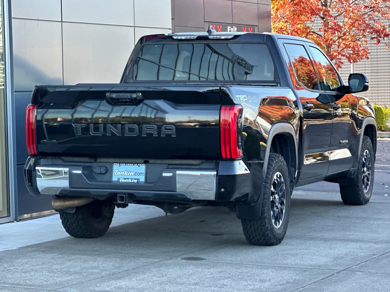 Used 2022 Midnight Black Metallic Toyota SR5 image 3