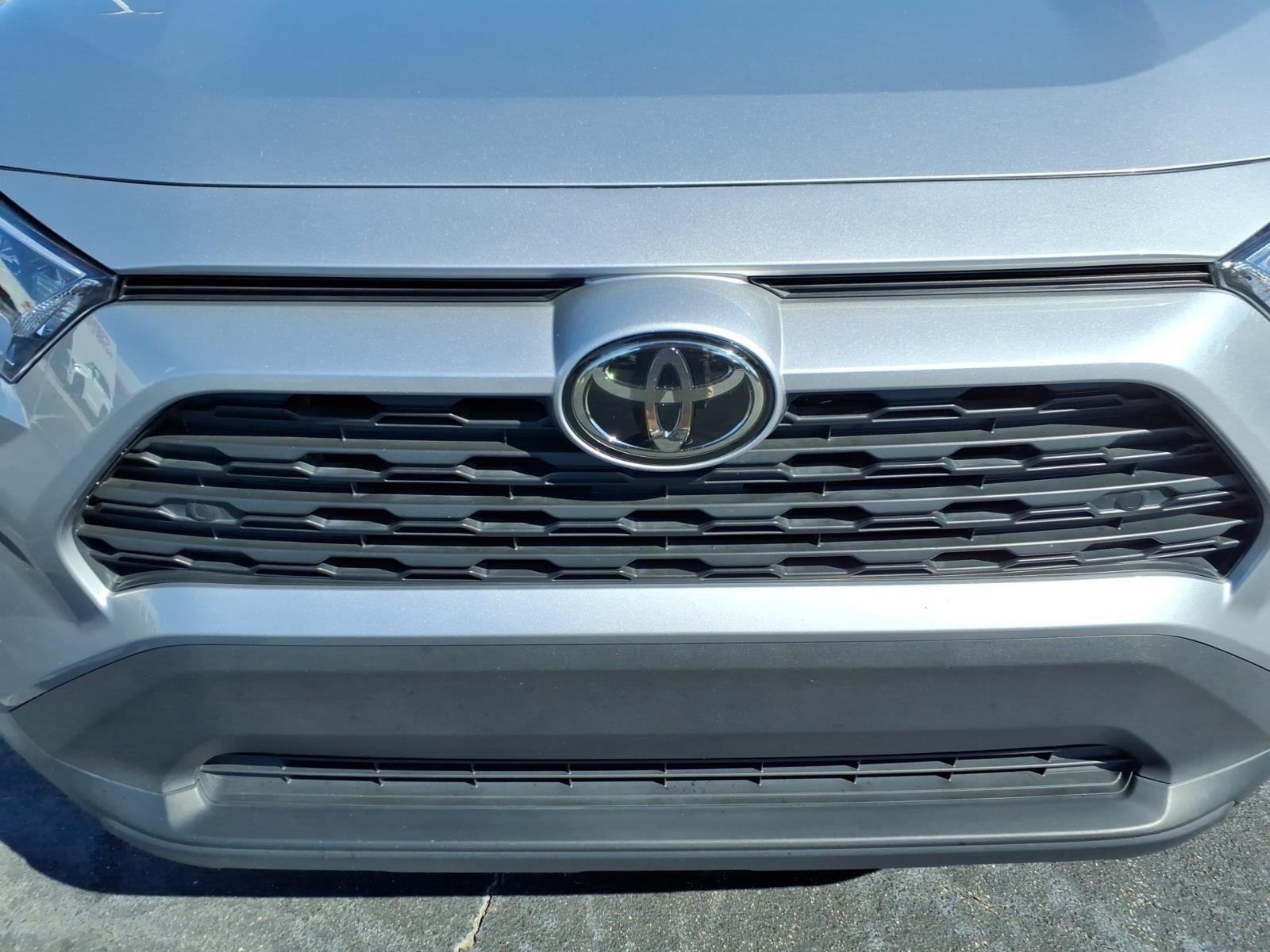 Used 2021 Silver Sky Metallic Toyota XLE Premium image 16