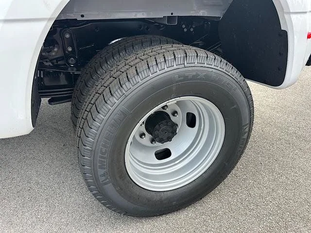 New 2027 Oxford White Ford F-350® XL image 26