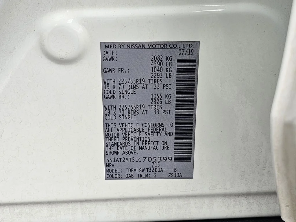 Used 2020 White Nissan SL image 32