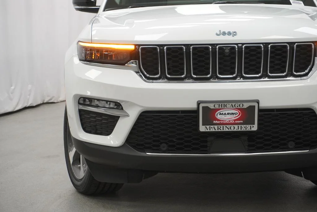 Used 2022 White Jeep 4xe image 8