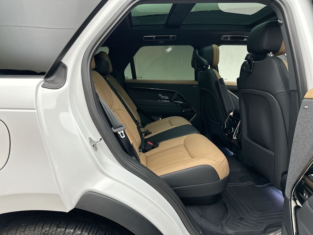 New 2026 Fuji White Land Rover Dynamic SE image 7