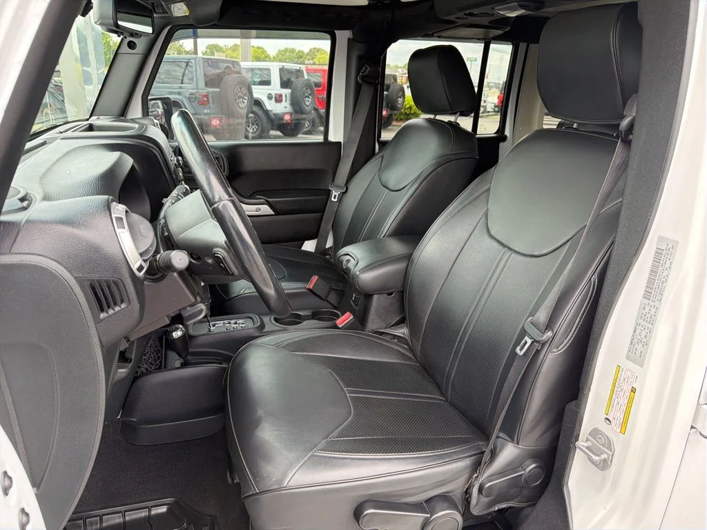 Used 2015 White Jeep Unlimited Sahara image 26