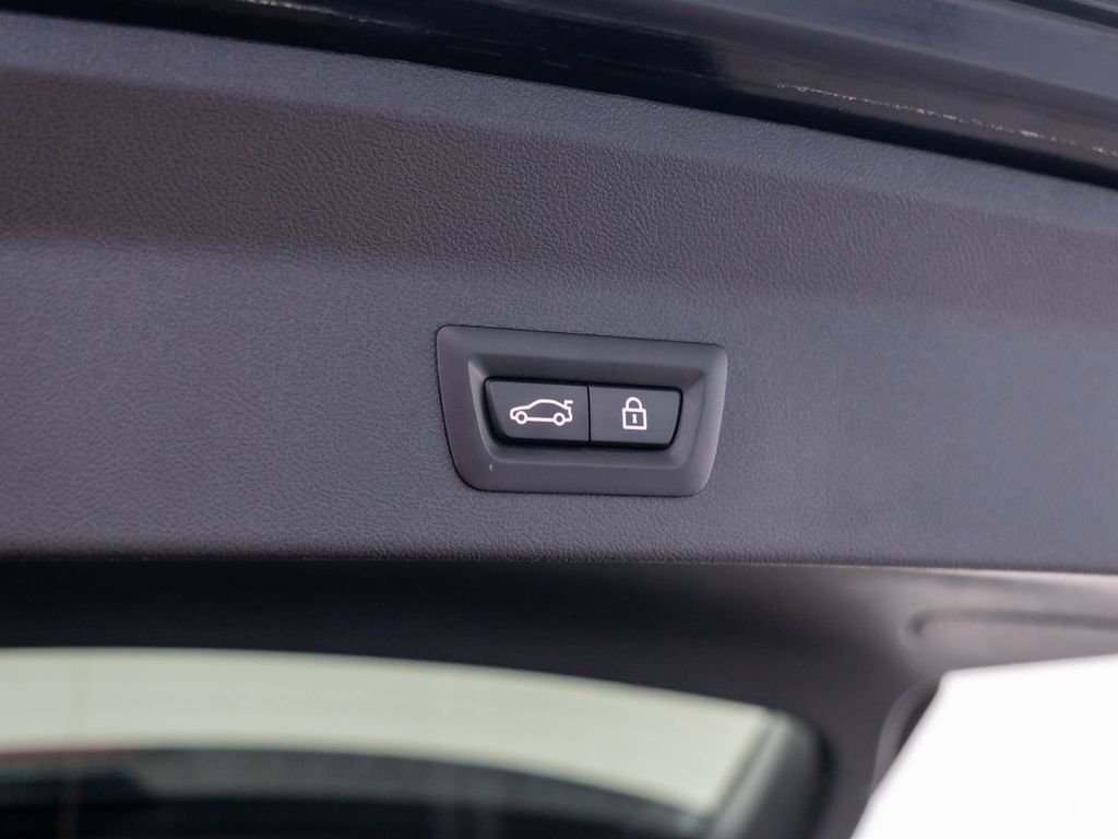 Used 2022 Black Sapphire Metallic BMW xDrive30i image 36