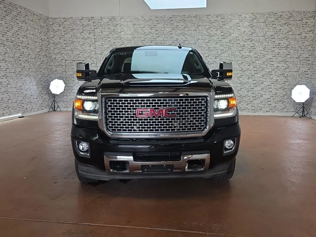 Used 2017 Onyx Black GMC Denali image 3