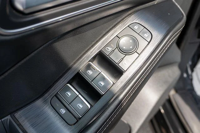 Used 2021 Black Nissan SL image 18