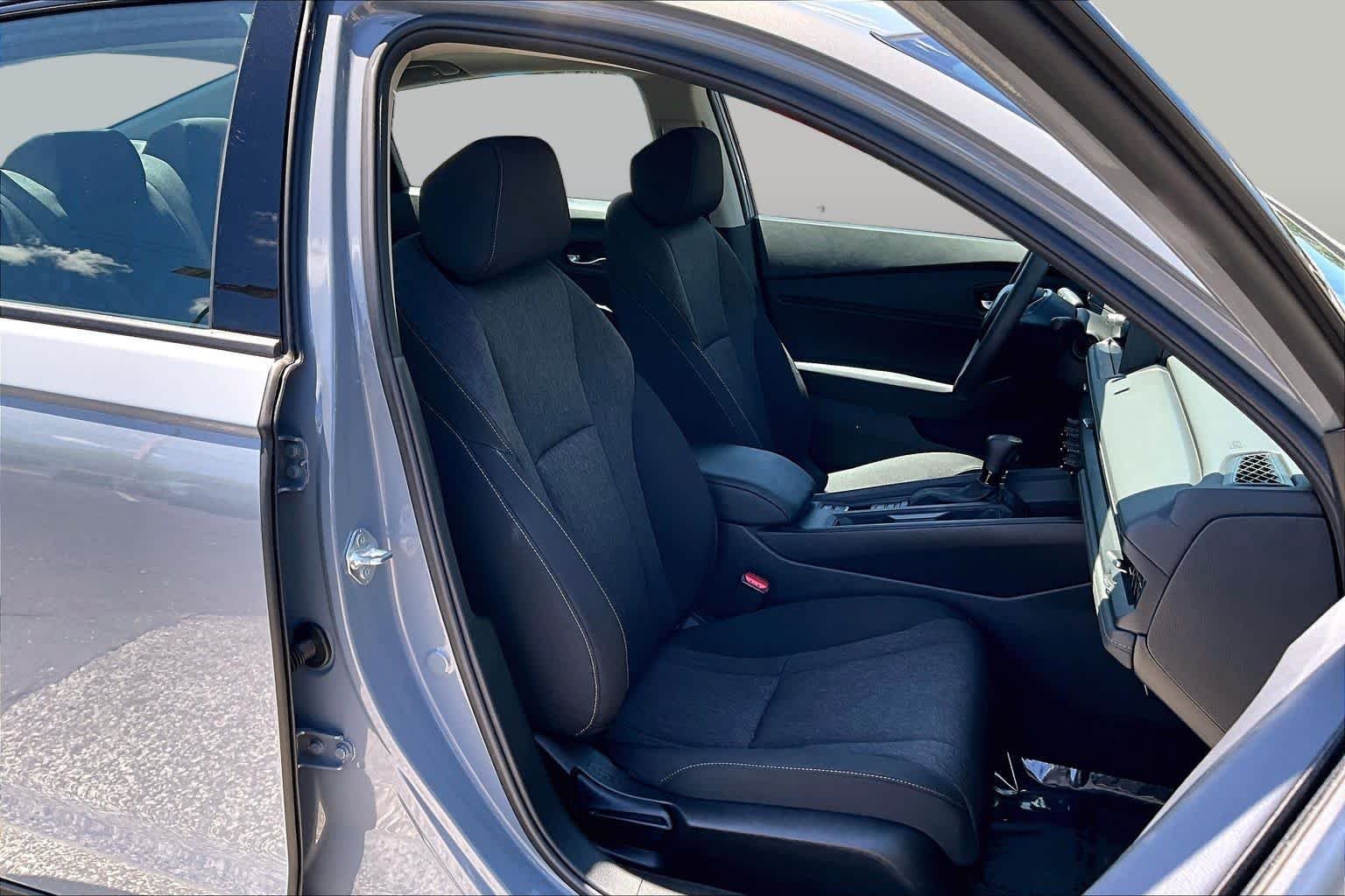 Certified Used 2026 Urban Gray Pearl Honda SE image 9