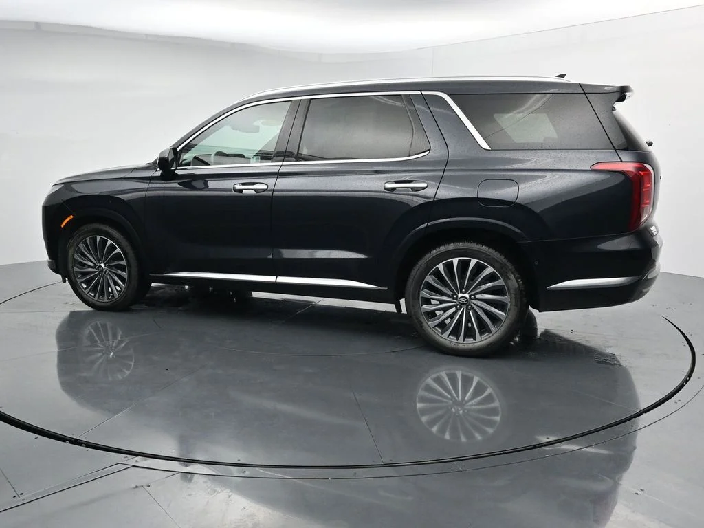 Used 2024 White Hyundai Calligraphy image 4