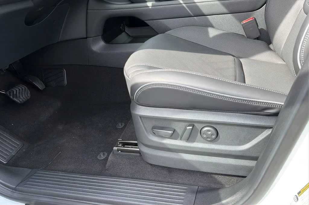 New 2027 RADIANT WHITE INFINITI Luxe 2WD image 18